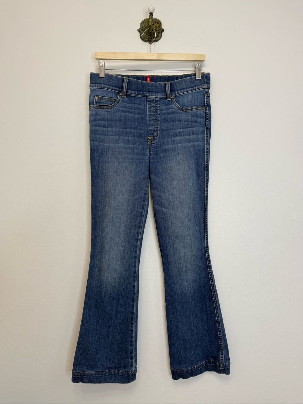 Spanx SPANXshape EveryWear Flare Jeans Vintage Indigo 20456R Size Medium Pull On